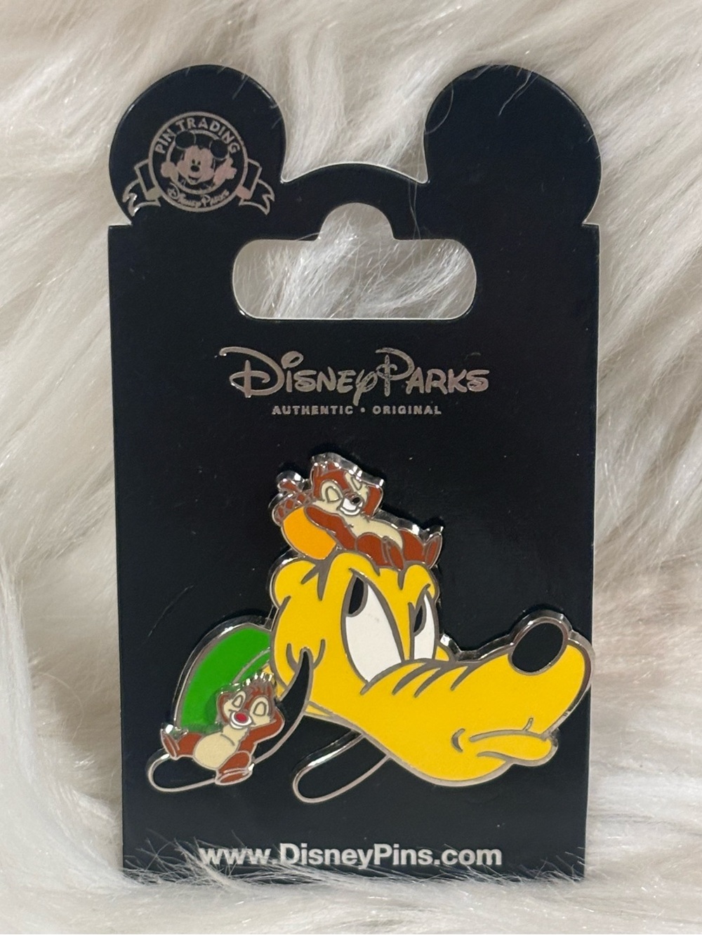 Disney CHIP & DALE Resting on PLUTO Head Annoyed 3D Disney Pin NEW ON